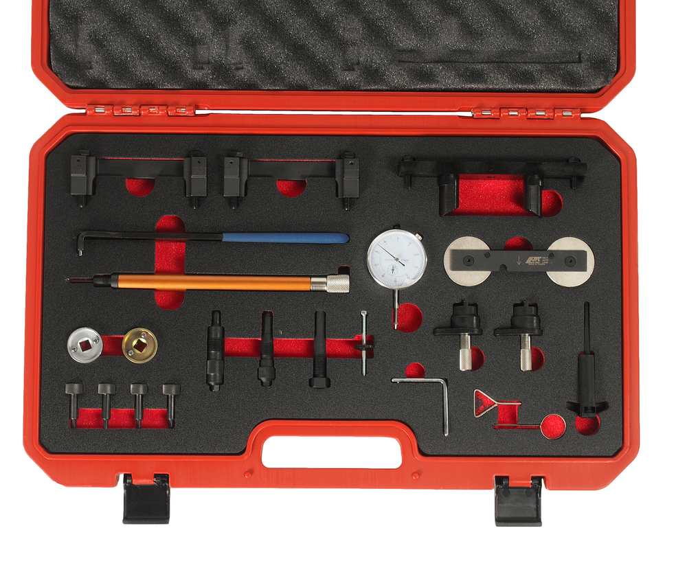 JTC-4411 - Фиксатор распредвала (VW AUDI SEAT SKODA 1.2/1.4/1.6/2.0/2.4/3.2 FSI ) JTC - 
Специально разработан для установки фаз ГРМ.
Применяется для фиксации распредвалов.
Применение: VAG серия - Фольксваген (Volkswagen), Ауди (Audi), Шкода (Skoda), Сеат (Seat); двигатели: 1.2, 1.4, 1.6, 2.0, 2.4, 3.2 л., FSI.
Упаковка: прочный переносной кейс.
Габаритные размеры: 580/370/70 мм. (Д/Ш/В)
Вес: 5600 гр.