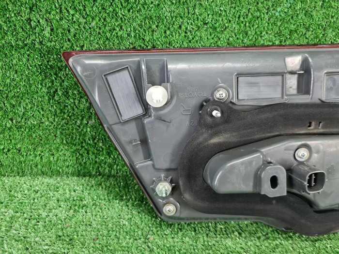 Фонарь правый внутренний Toyota Hiace H300 (19-нв)