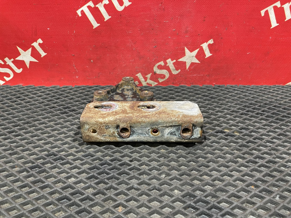 Кронштейн подножки