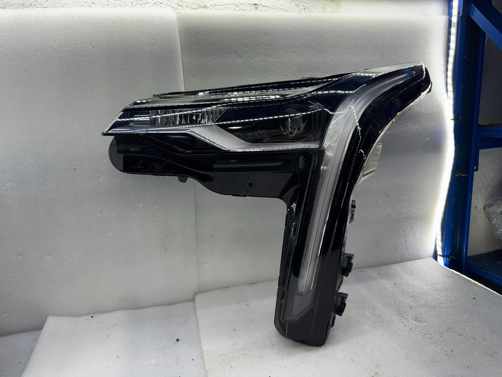 Оригинальная LED фара Cadillac CT4