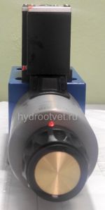 4WREE10E1-75-2X/G24K31/A1V - Пропорциональный распределитель с обратной связью по положению золотника со встроенным усилителем Ду10, A1 = ±10 В, номинальный расход 75 л/мин, схема E1-