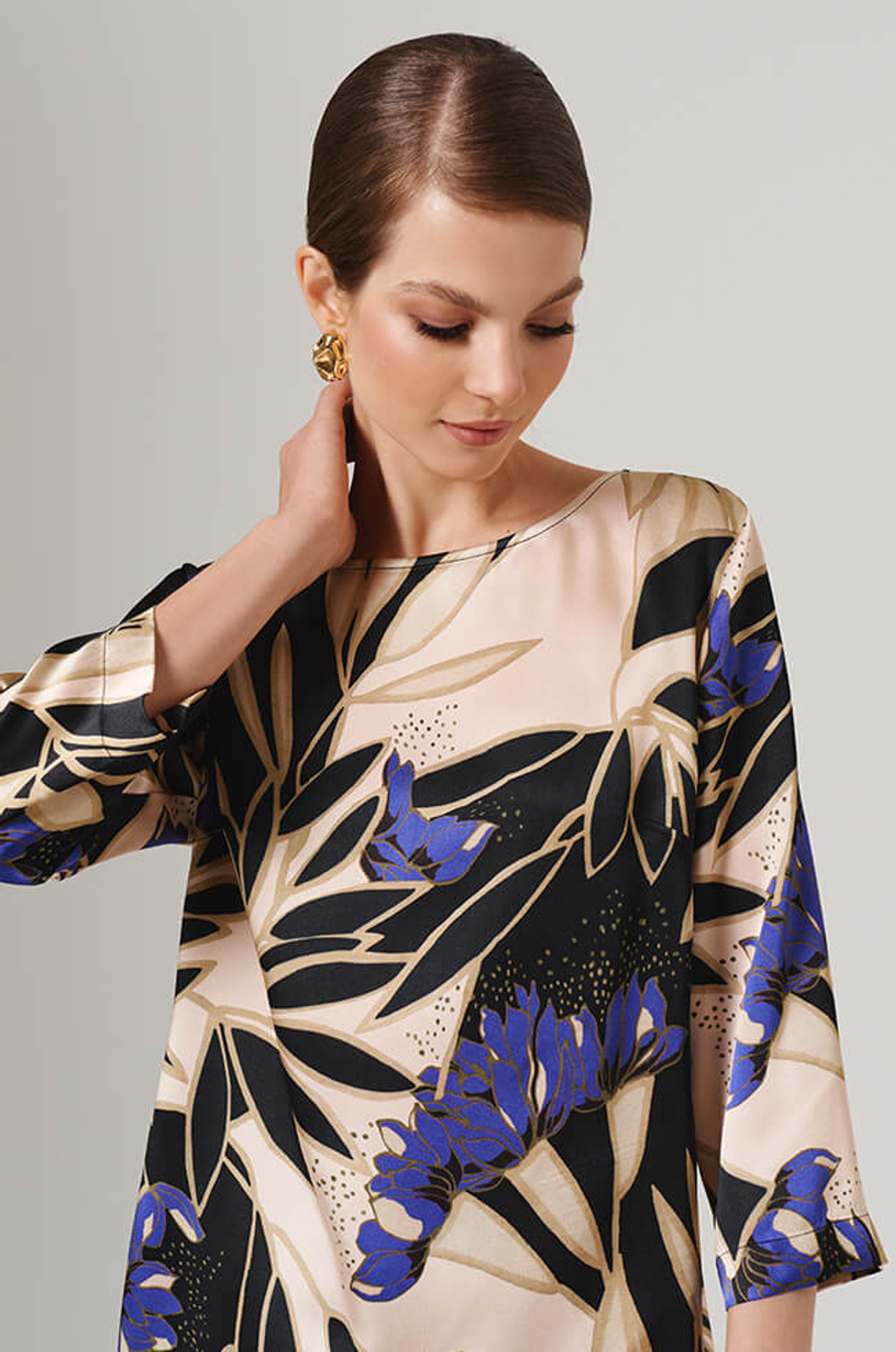 23123 Блузка женская (бежево-черный принт)