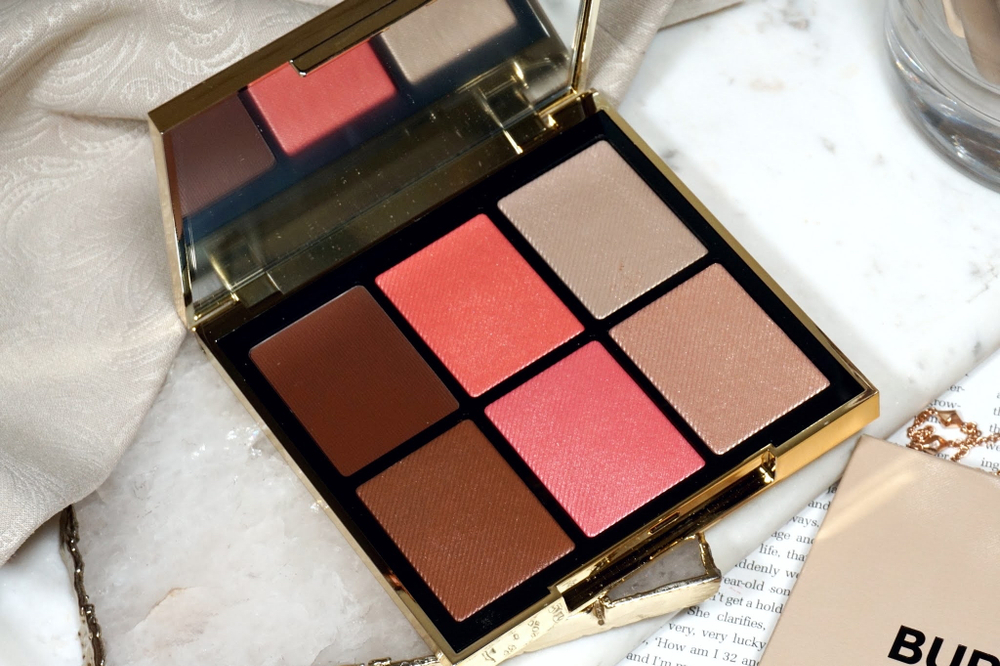 Burberry Essentials Glow Palette – 02 Medium To Dark