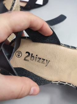 Босоножки 2-Bizzy на танкетке 40 размер