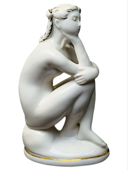 Фарфоровая Статуэтка "На пляже" ЛФЗ