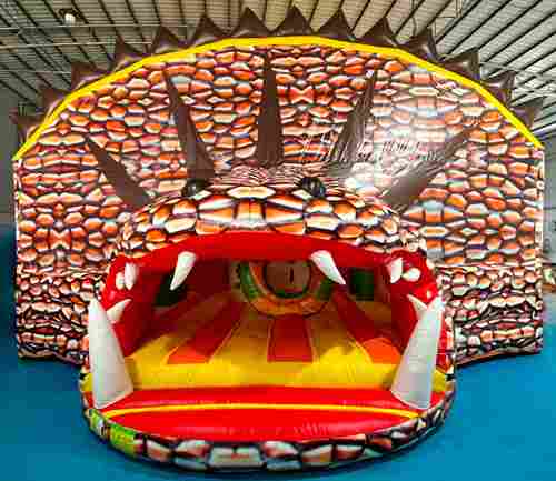 Коммерческий надувной батут «Драконье логово», с крышей, 12*8*7 м