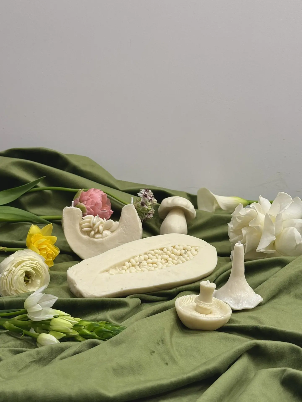 Свеча интерьерная "Тыква" белого цвета