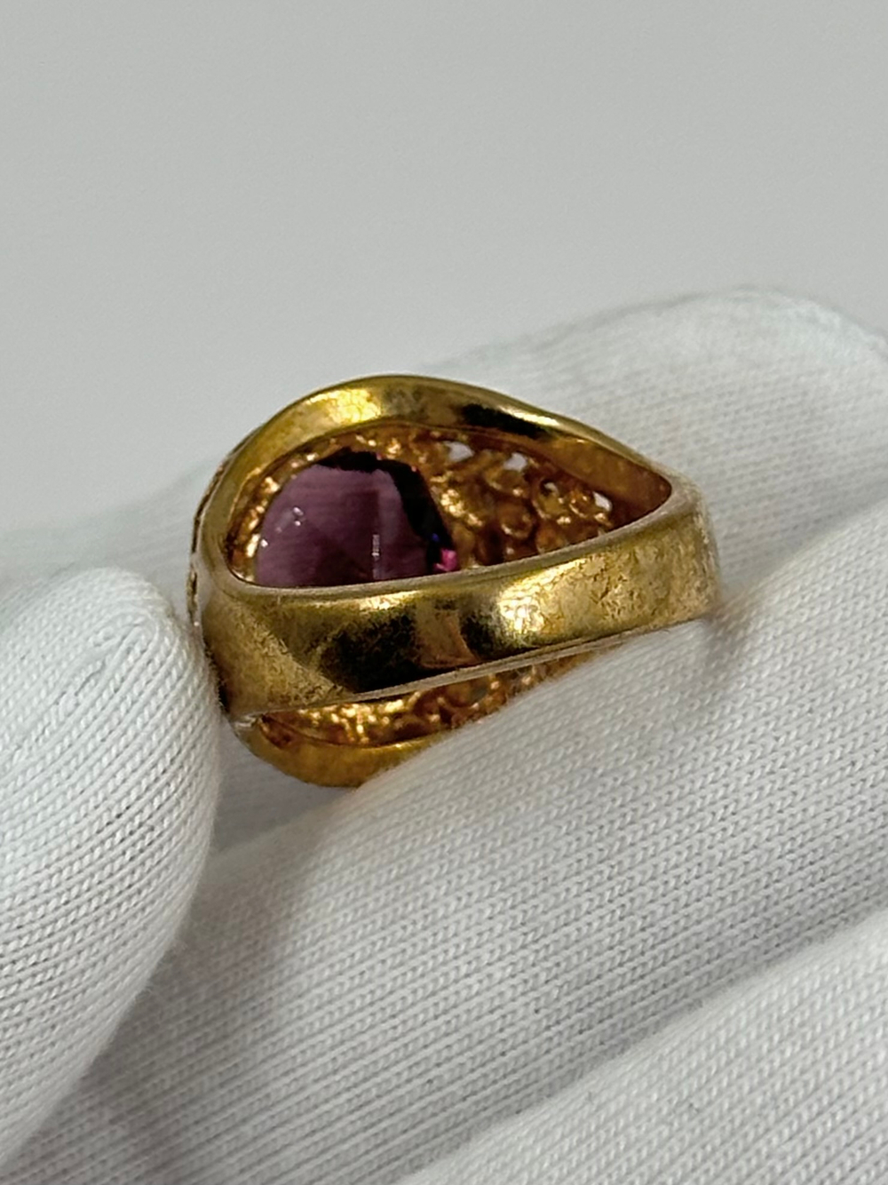 Кольцо с фиолетовым кристаллом