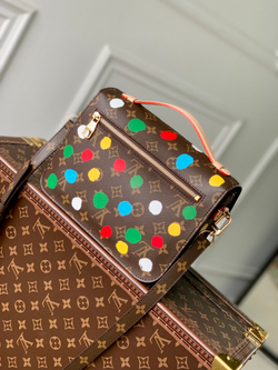 Louis Vuitton Pochette Metis