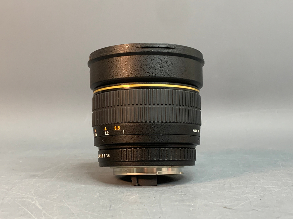 Samyang 85mm f/1.4 Pentax K