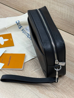 Борсетка Louis Vuitton