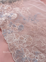 голубые кружева с цветами