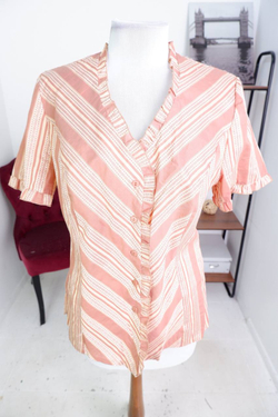 Блузка Le Soleil практичная, визуально на 50 размер