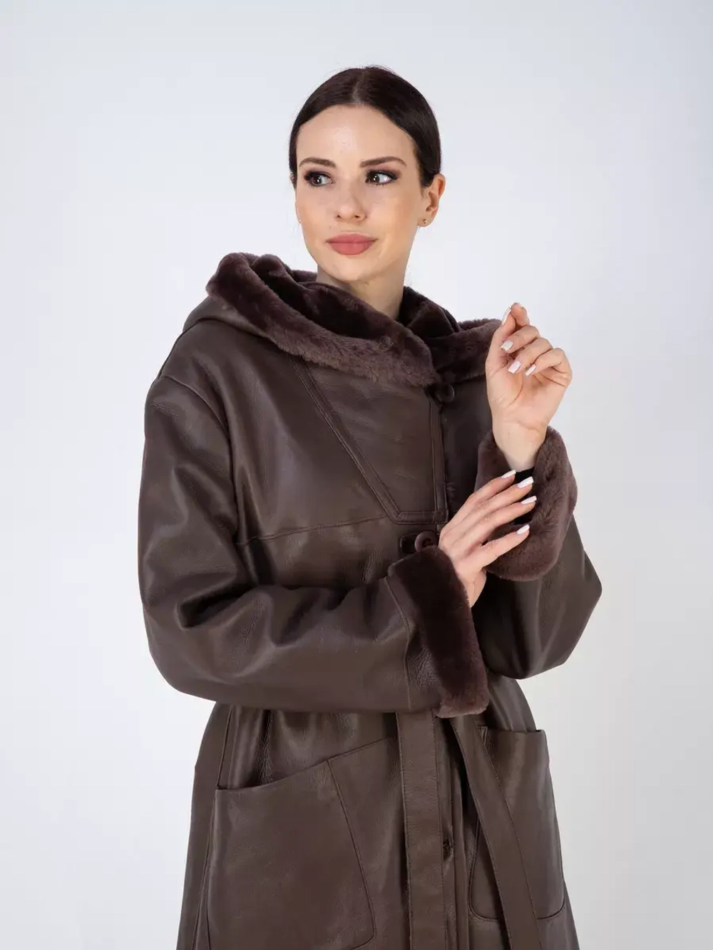 Дубленка зимняя натуральная с капюшоном