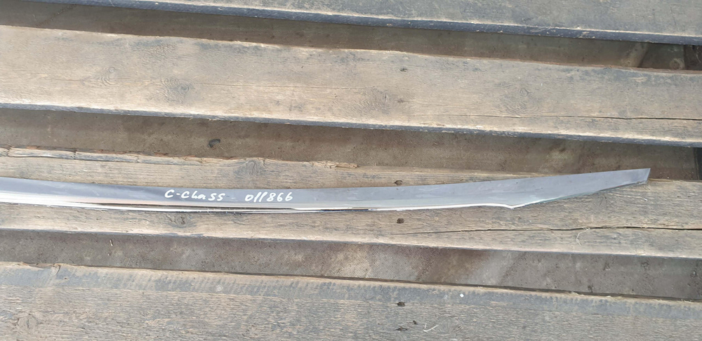 Молдинг крышки багажника Mercedes C (W205) 14-23 Б/У Оригинал A2057430082