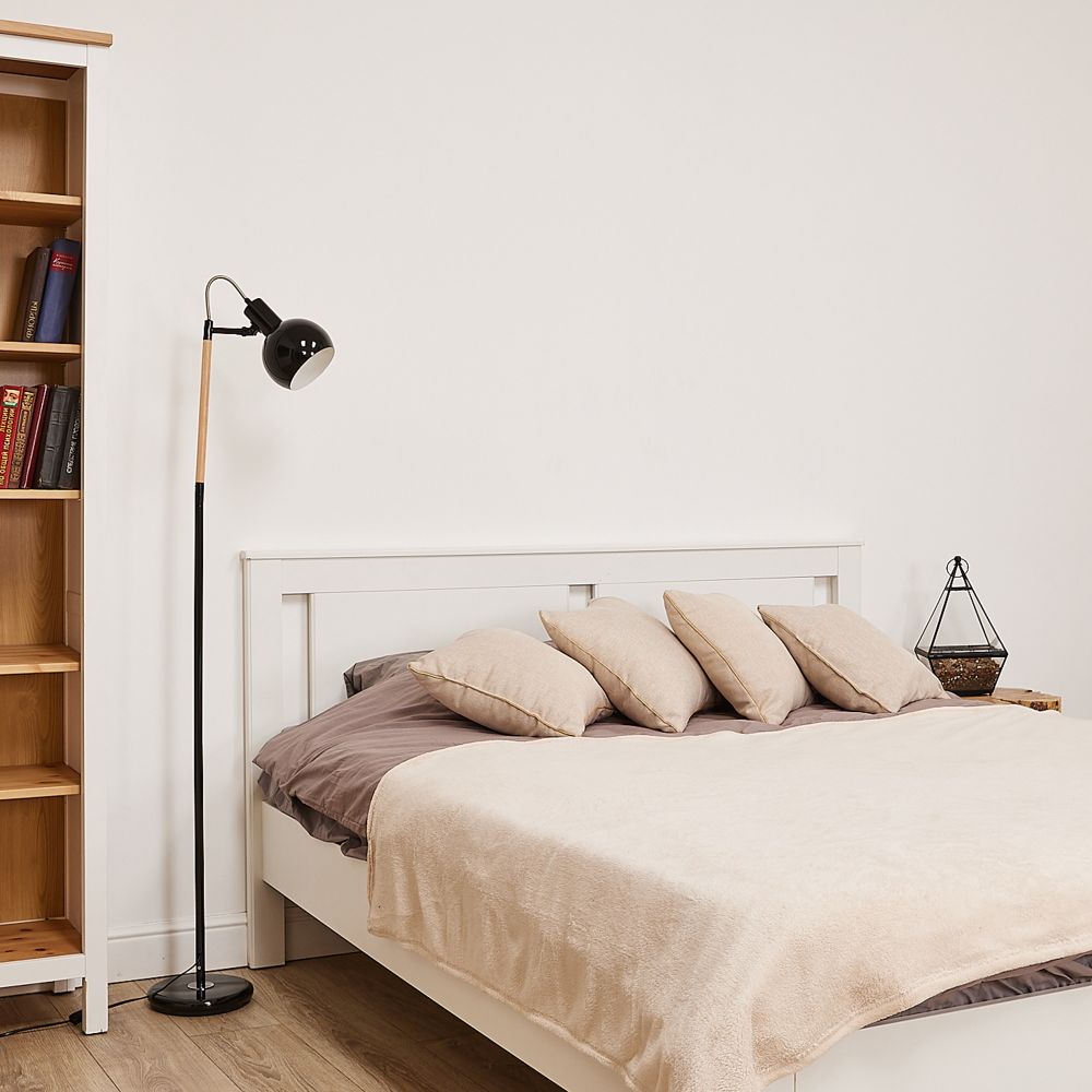 UML-T702 E14 BLACK Торшер напольный под лампу Е14. 60W. с регулировкой наклона. Механический выключатель. Черный. ТМ Uniel