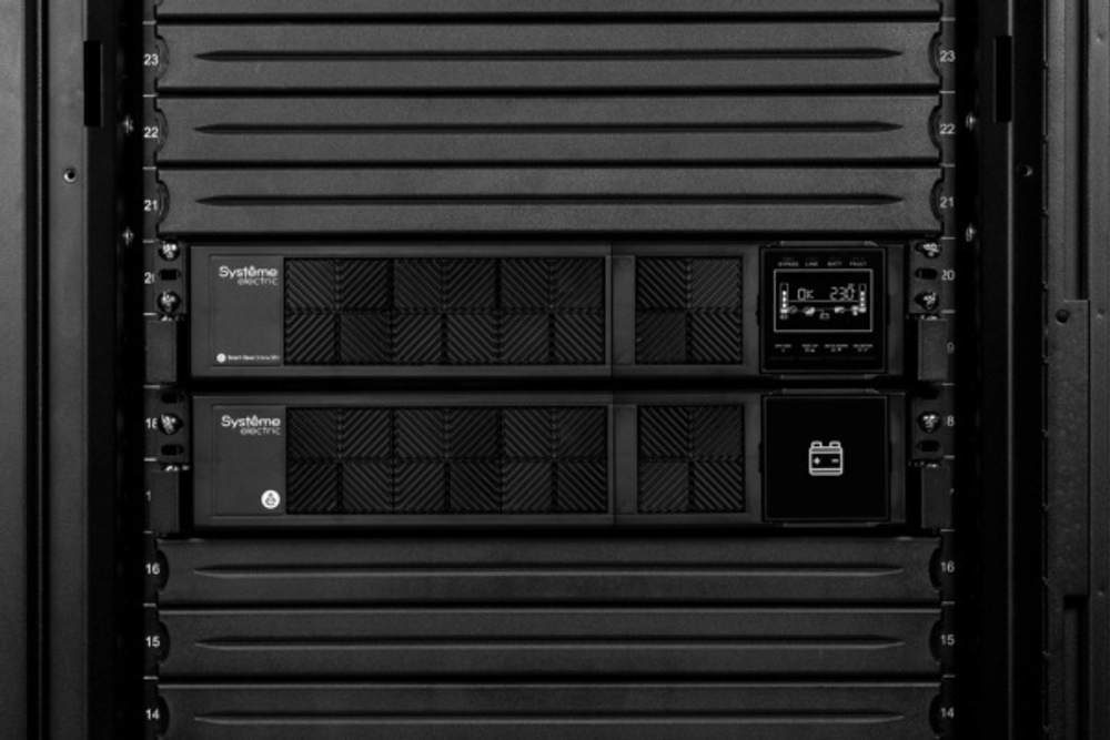 Источник бесперебойного питания Systeme Electric SRVSE6KRTXLI4U