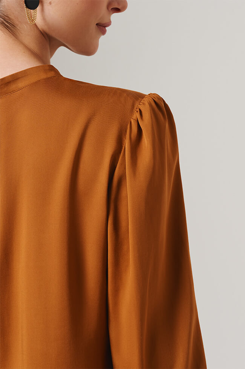 23100 Блузка женская (янтарный)