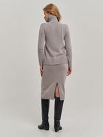 Костюм (свитер и юбка) серо-бежевый
