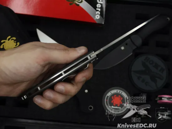 Нож складной Spyderco Resilience Lightweight 142PBK c клинком из стали 8Cr13MoV, рукоять FRN