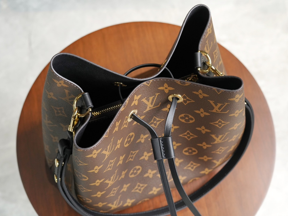 Louis Vuitton NeoNoe MM