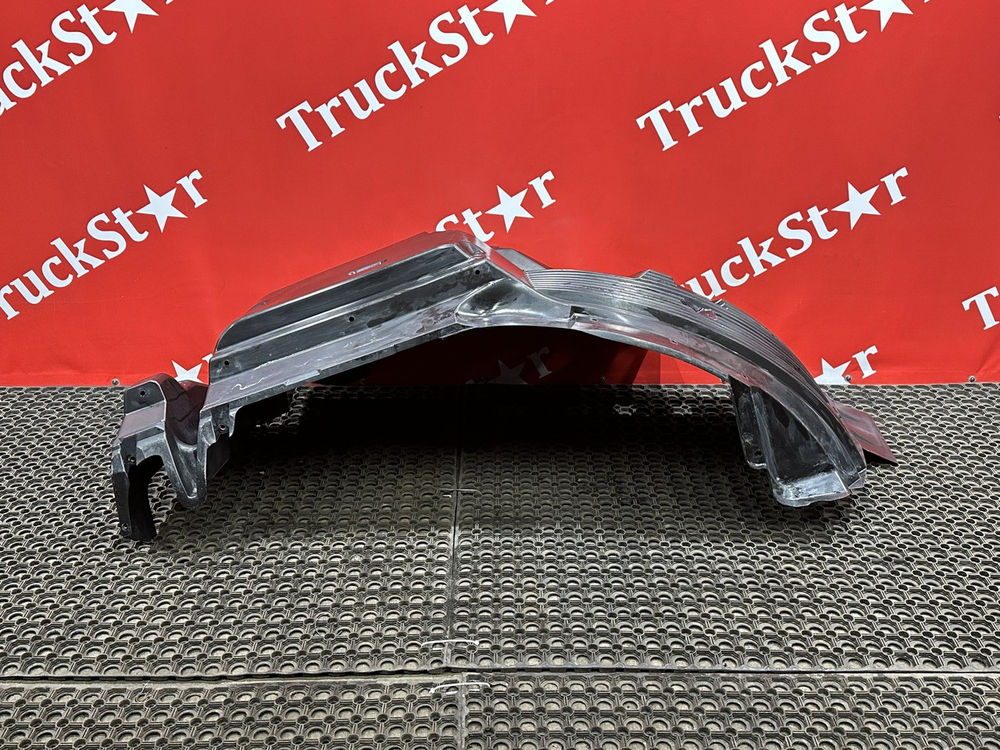 Крыло переднее правое передняя часть