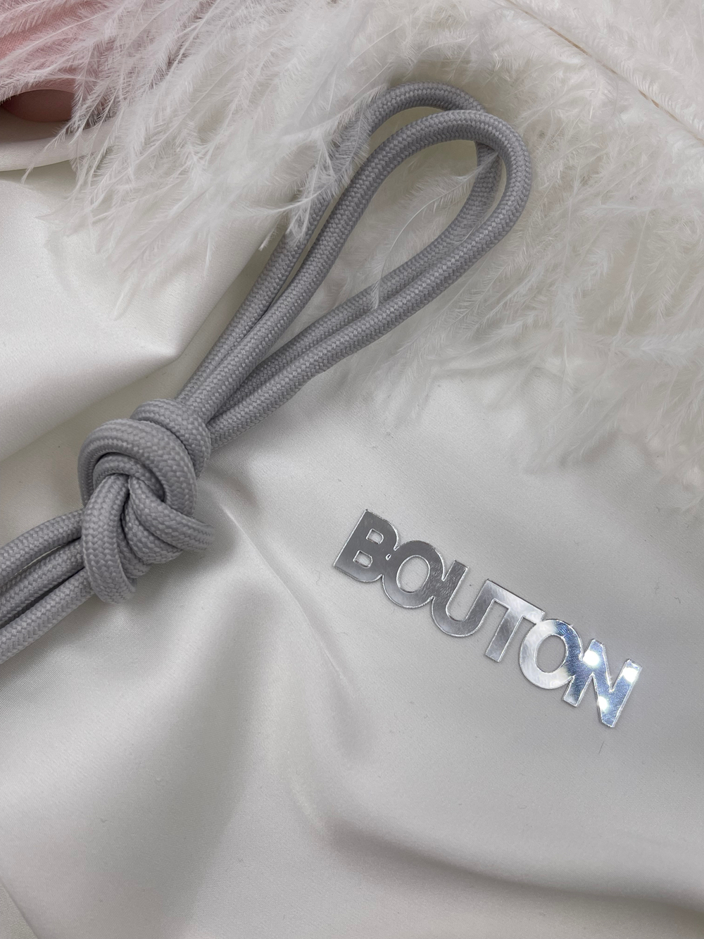 Шнур светло-серый 1,4 м