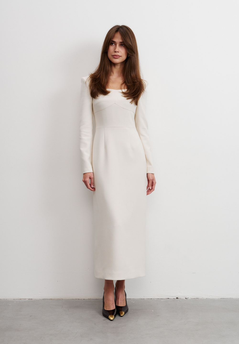 Платье-футляр, молочное