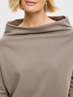 Лонгслив оверсайз с вырезом лодочка серо-бежевый