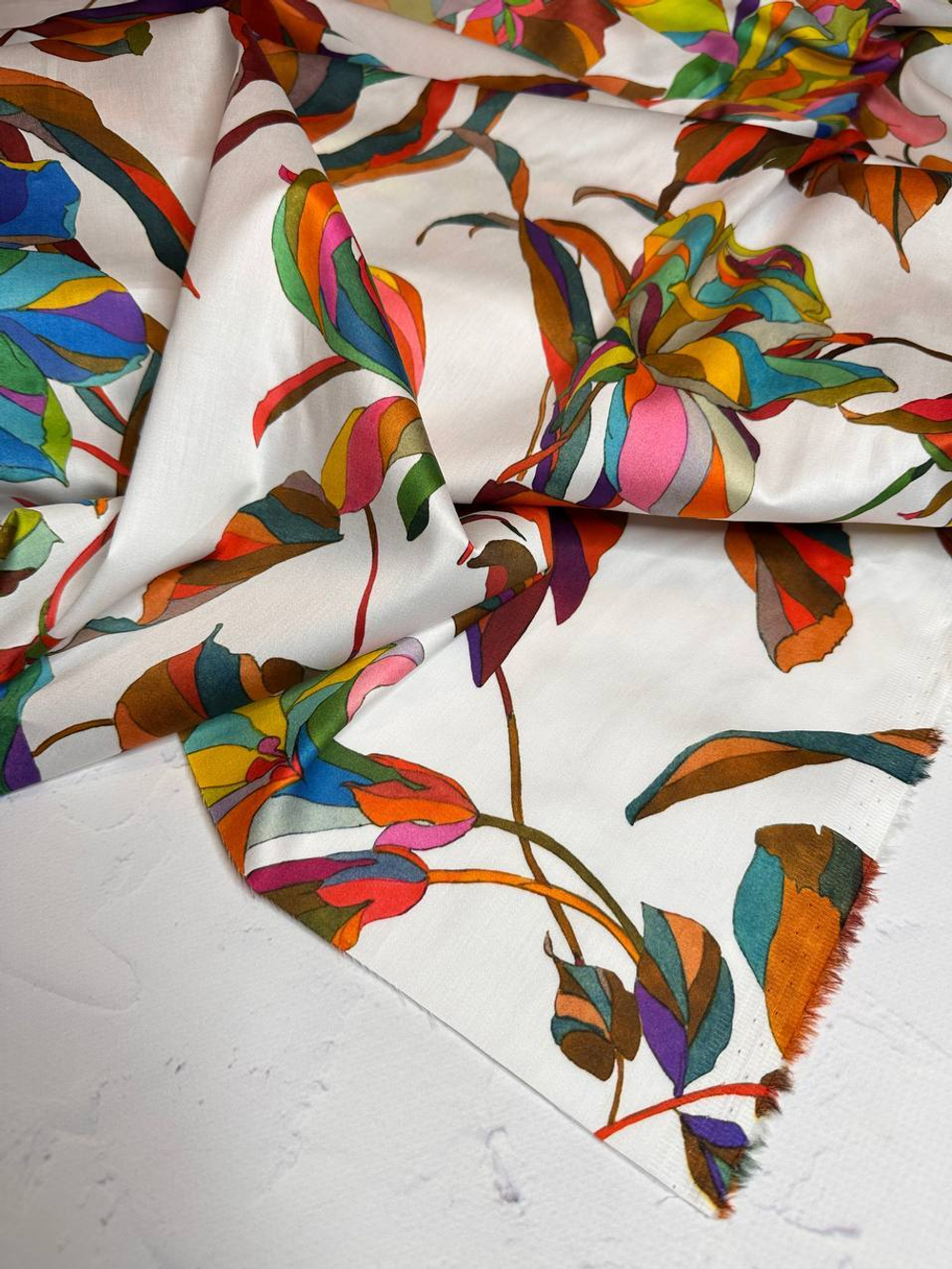 Плательно-блузочный поплин с рисунком (100%хлопок, Жемчужный белый фон/яркие фломастерные цветы, 150, 150 гр/м2)