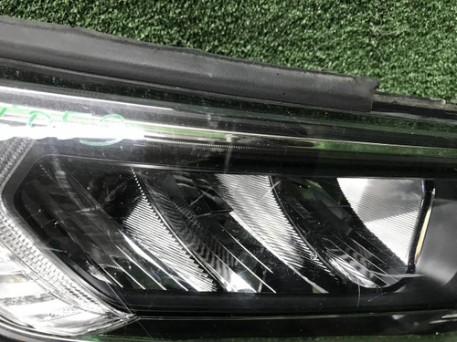 Битая Фара правая Toyota RAV4 5 XA50 (18-нв) LED