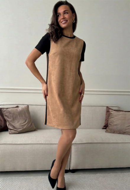 Бежевое женское платье-сарафан из экозамши с черными боковыми вставками