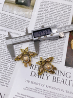 Накладка на пуговицу золотистая бронза "Жук" со стразами