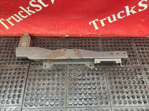 Кронштейн подножки правый