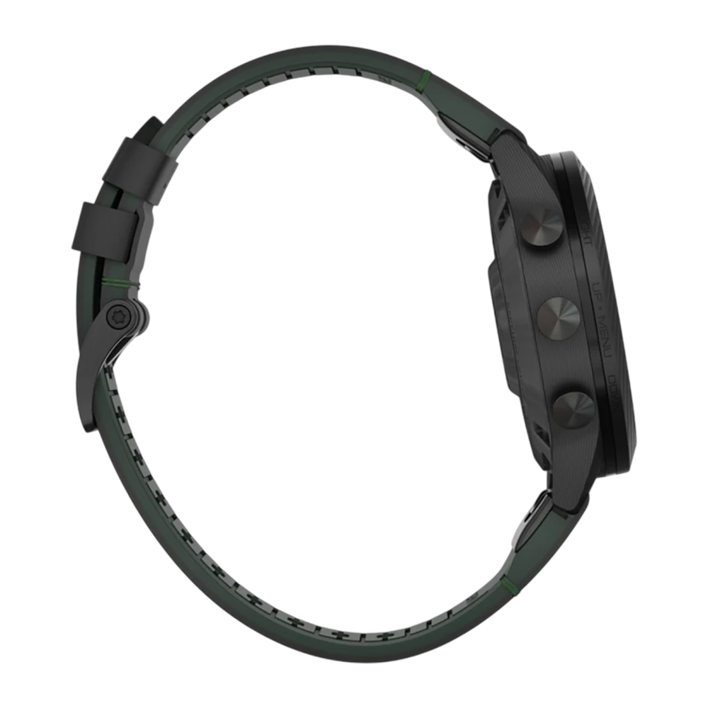 Спортивные часы Garmin MARQ Golfer (Gen 2) Carbon Edition, гибридный ремешок цвета «чёрный/зелёный», чёрный силиконовый ремешок Безель и корпус из углеродного волокна и титана, AMOLED-дисплей с куполообразным сапфировым стеклом. Ремешок из кожи и фторэлас