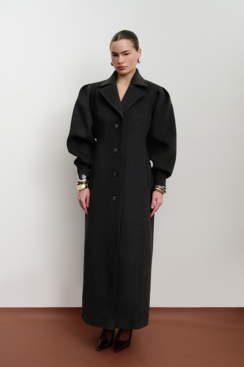 Пальто приталенное с объемными рукавами