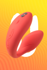Сенсорный вибромассажер для пар We-Vibe Chorus коралловый