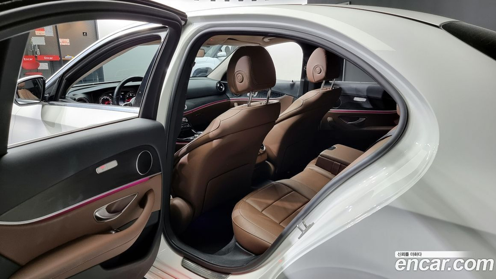 Mercedes-Benz E-Class W213 E220d Avangarde (06.2020)