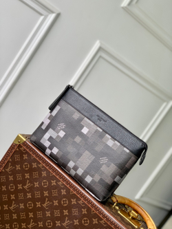 Louis Vuitton Pochette Voyage Souple