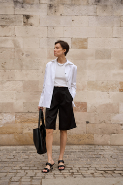 Бермуды из итальянской поливискозы черные