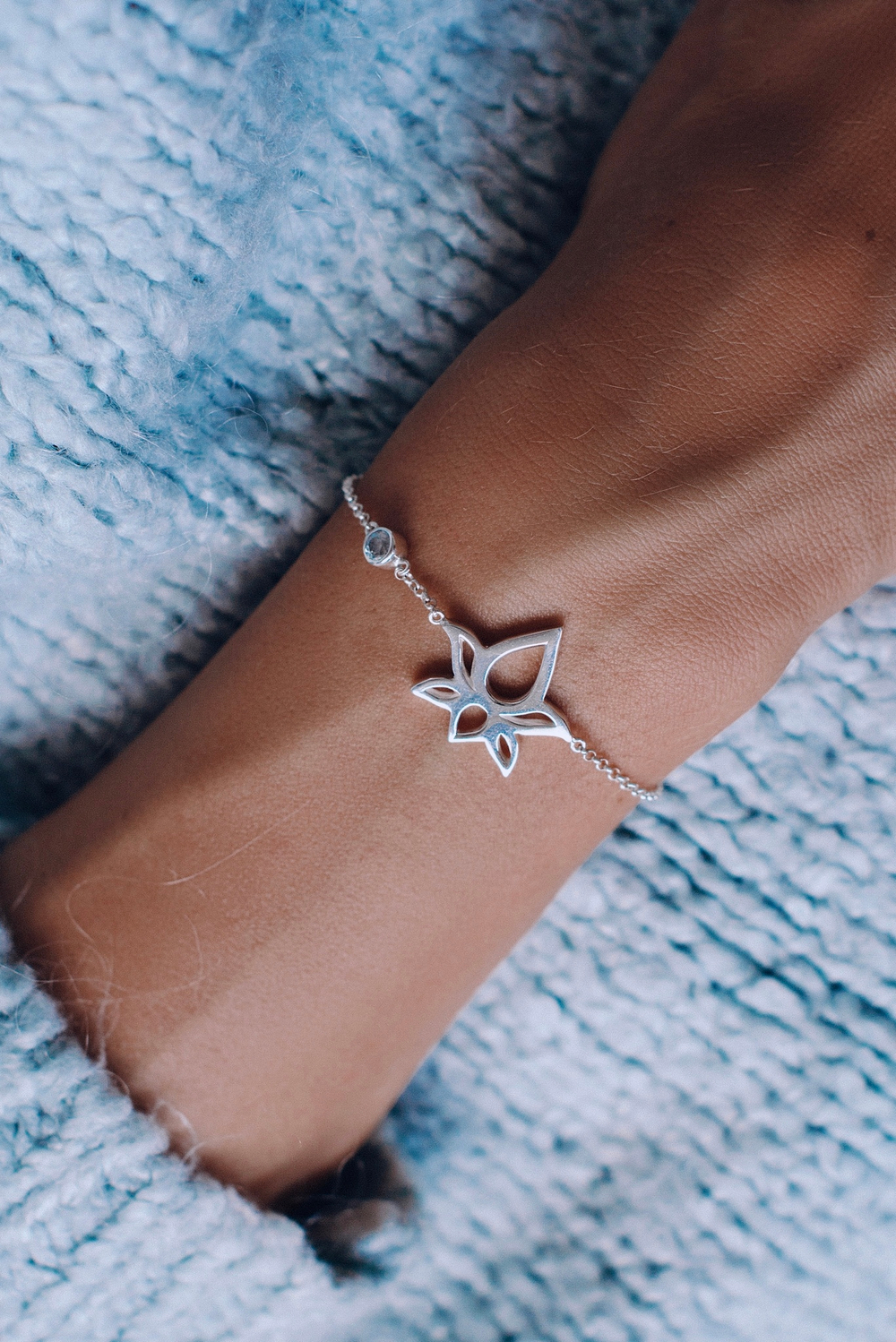 Браслет «Лотос» с голубым топазом