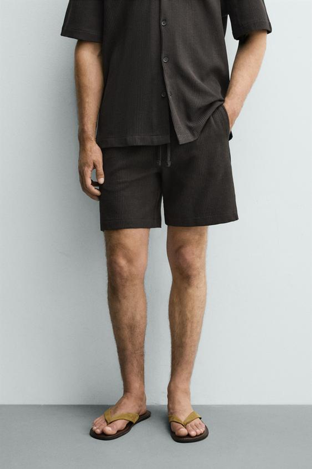 ZARA ШОРТЫ RELAXED FIT ИЗ РЕЛЬЕФНОЙ ТКАНИ, УГОЛЬНЫЙ