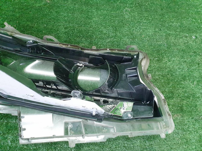 Стекло фары левое Toyota Land Cruiser Prado 150 (2017-н.в.)