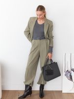 БАЗОВЫЙ РЕМЕНЬ С ОВАЛЬНОЙ ПРЯЖКОЙ GRAPHITE