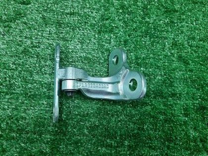 Петля двери правая Range Rover Vogue 4 L405 12-22