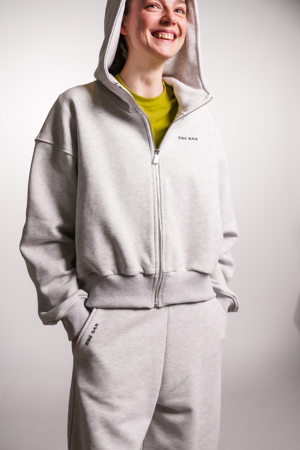 Худи на молнии укороченная из светло-серого футера меланж, без начеса