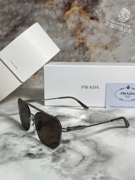 Солнечные очки Prada