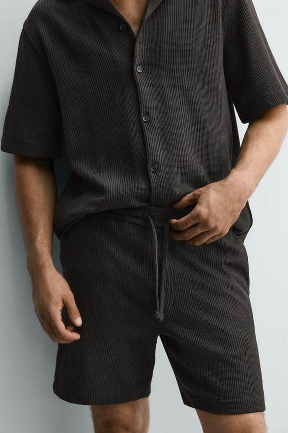 ZARA ШОРТЫ RELAXED FIT ИЗ РЕЛЬЕФНОЙ ТКАНИ, УГОЛЬНЫЙ