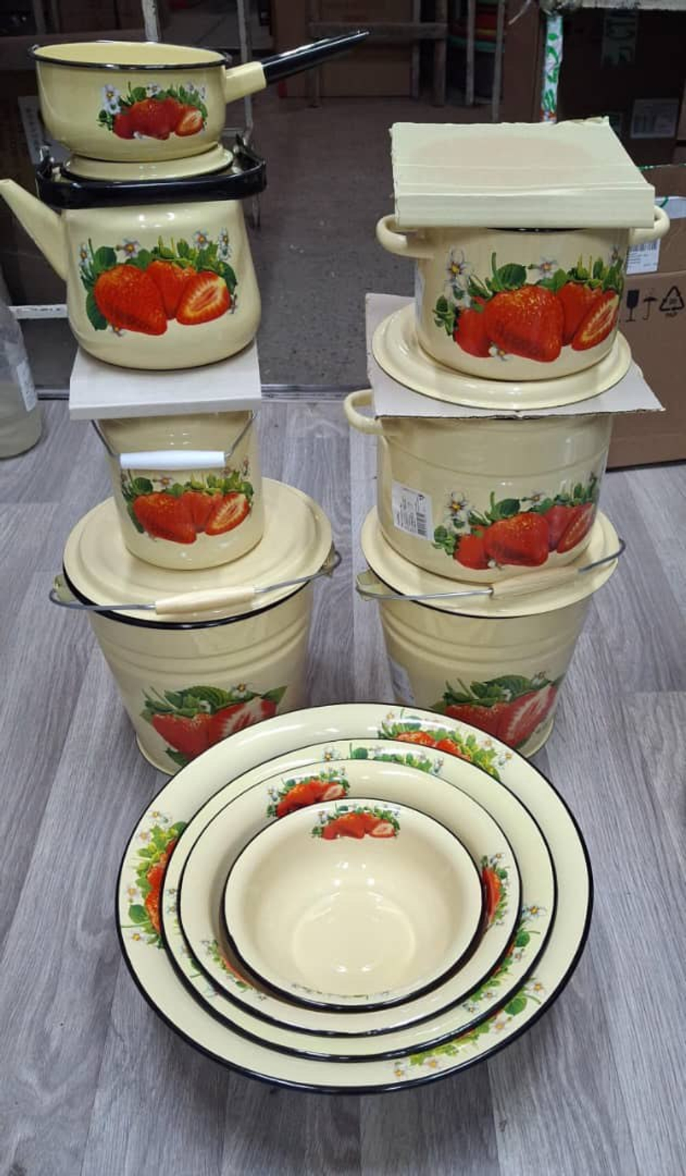 Набор эмалированной посуды