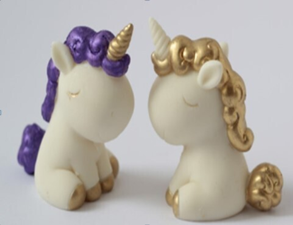 Шоколадная фигурка "Единорожка" цвет микс высота 8 см